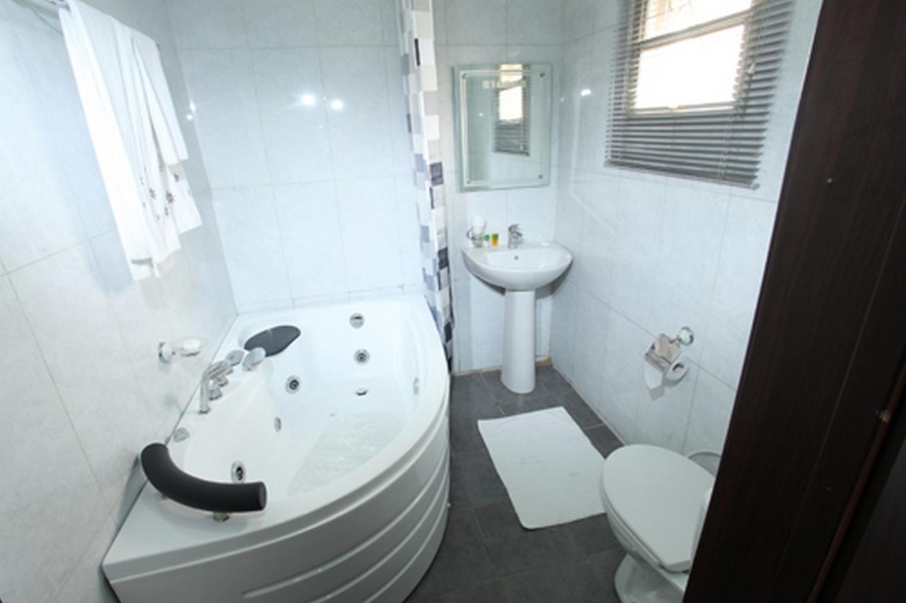 Prince Of Anthony 1960 Hotel Lagos Ngoại thất bức ảnh